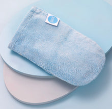 Load image into Gallery viewer, Esmi Microfibres Face Cleansing Mitt